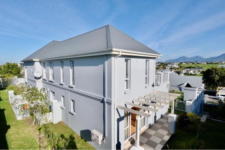 5 Bedroom Property for Sale in Kingswood Golf Estate Western Cape